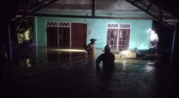 Banjir Terjang 19 Desa di Bolsel, Listrik Padam-Jaringan Komunikasi Putus